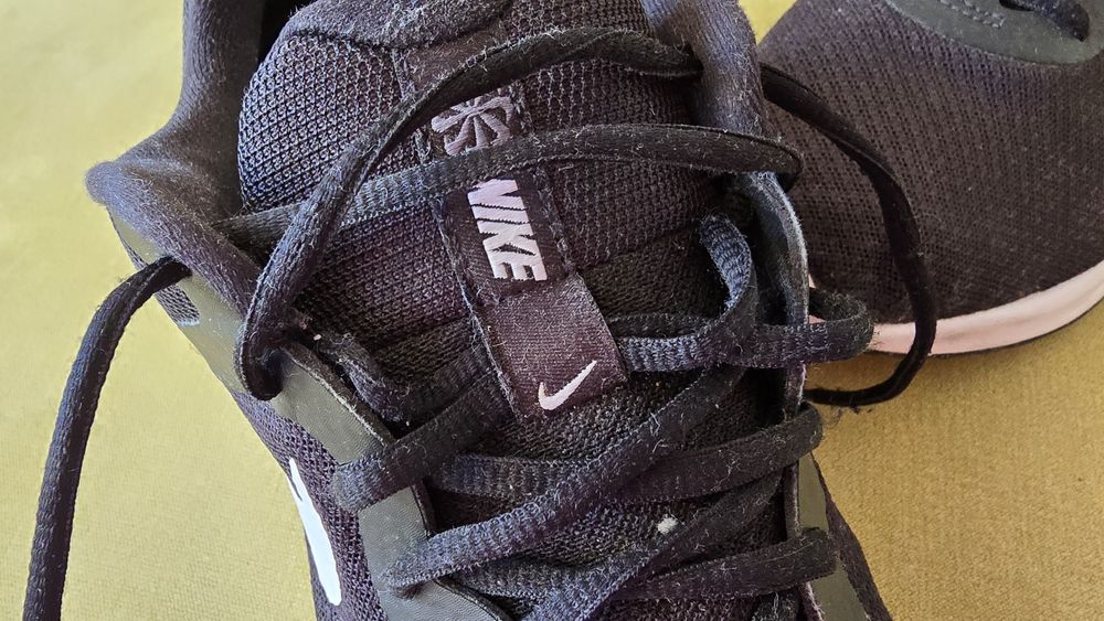 Маратонки NIKE Revolution номер 44