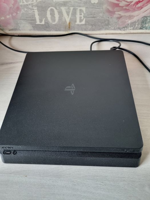Vând PS 4 Slim 500GB