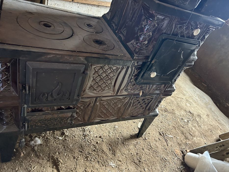 Vând sobă de teracotă !