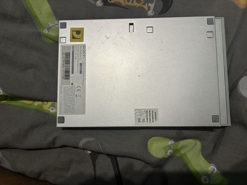 PlayStation 2 Slim (SCPH-70004).