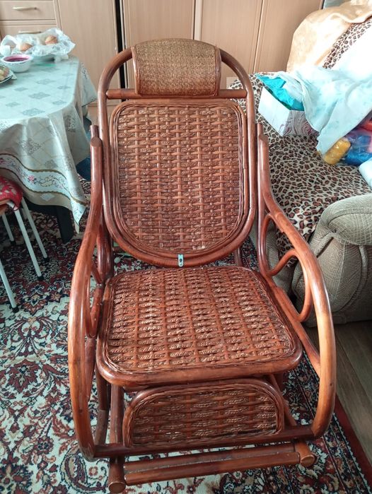 Кресло качалка б.у. в хорошем состоянии