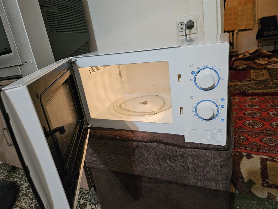 Продаётся микроволновая печ