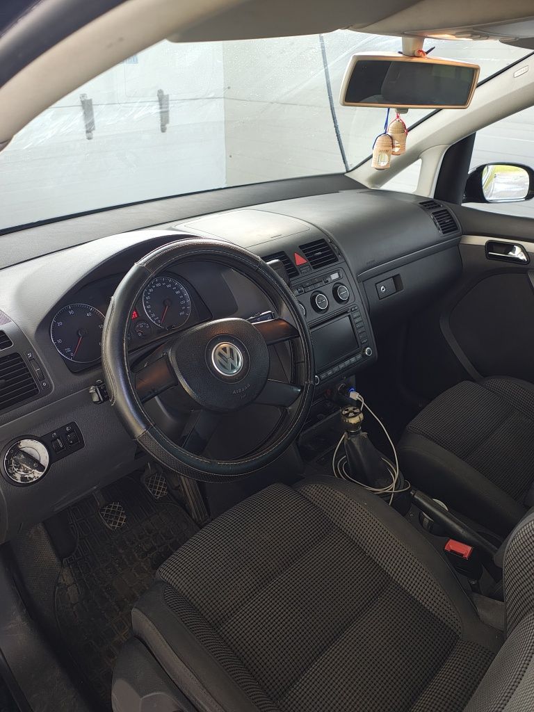 Vw touran 1.9 105к.с 2005 г