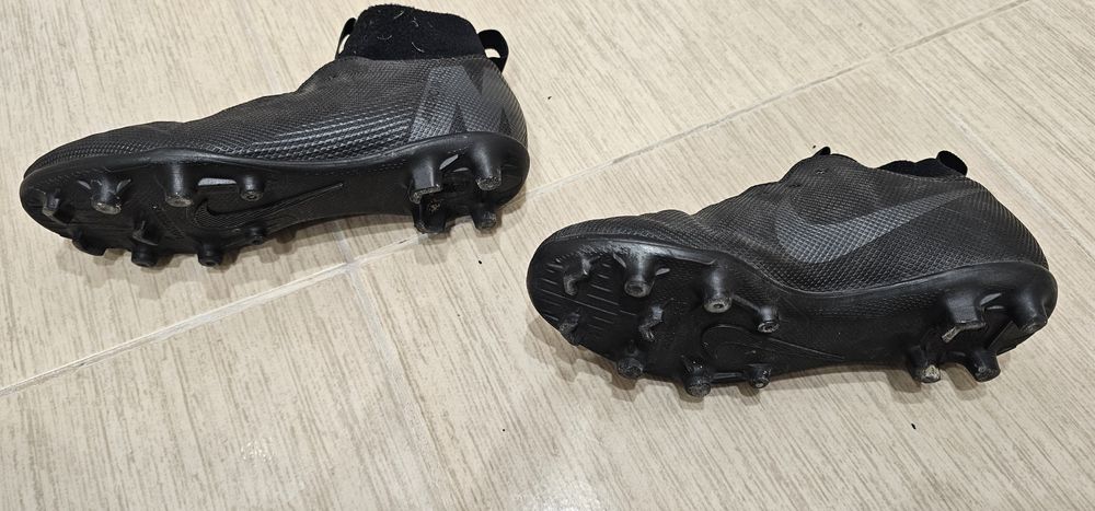 Детски футболни бутони номер 33,5