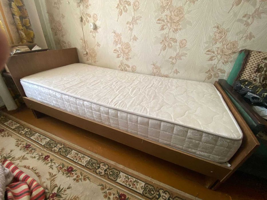 Продам кровать б/у полуторка