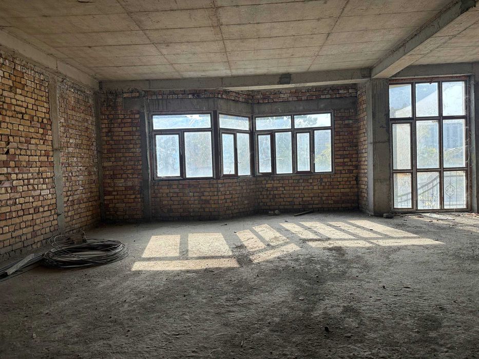 НОВОСТРОЙКА
банкетный зал Yakkasaroy
(кирпич, с лифтом)
149 м²