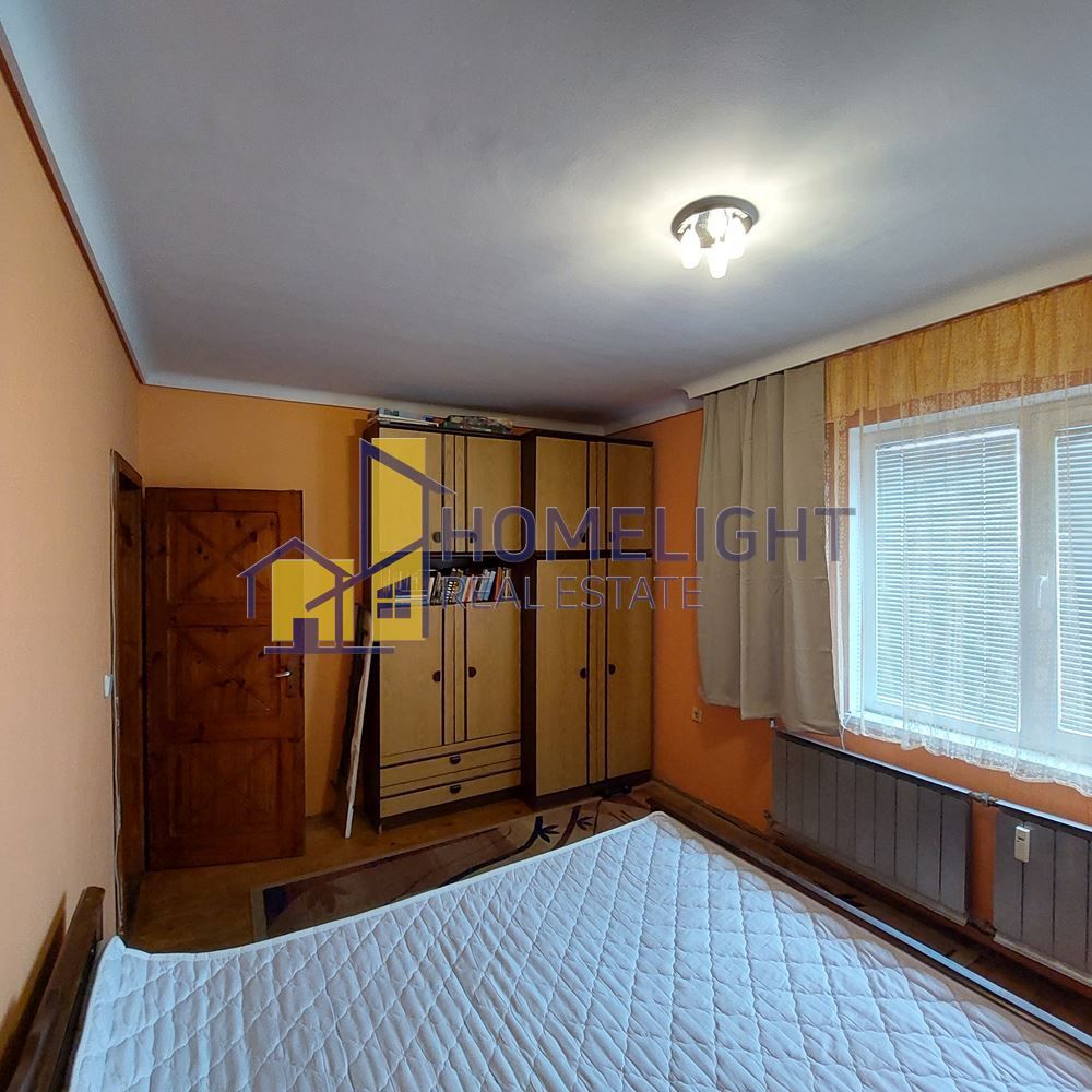 Тристаен апартамент в кв. Дружба 2