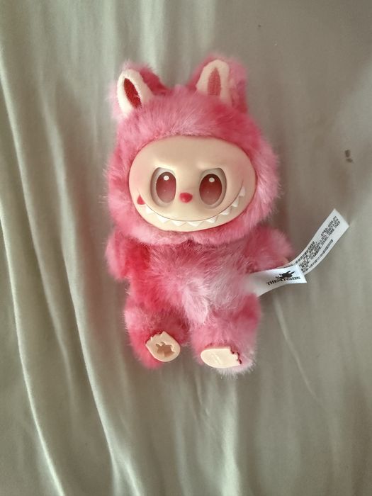 Лабубу играчка известна
