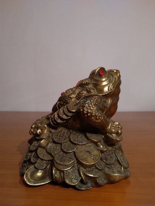 Statueta Asiatica Feng Shui - Broasca Norocoasa cu Pepite