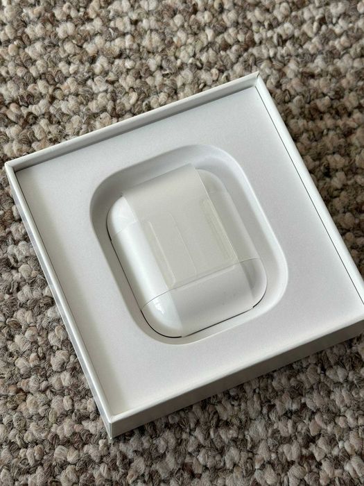 Продавам Apple AirPods 2 (оригинал)