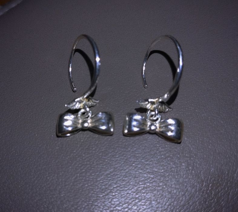 DONEZ acești cercei doar unei fete fără posibilități materiale - ARAD!