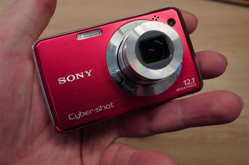 Aparat foto Sony Cybershot Pink 12Mp lentile Zeiss digital W230