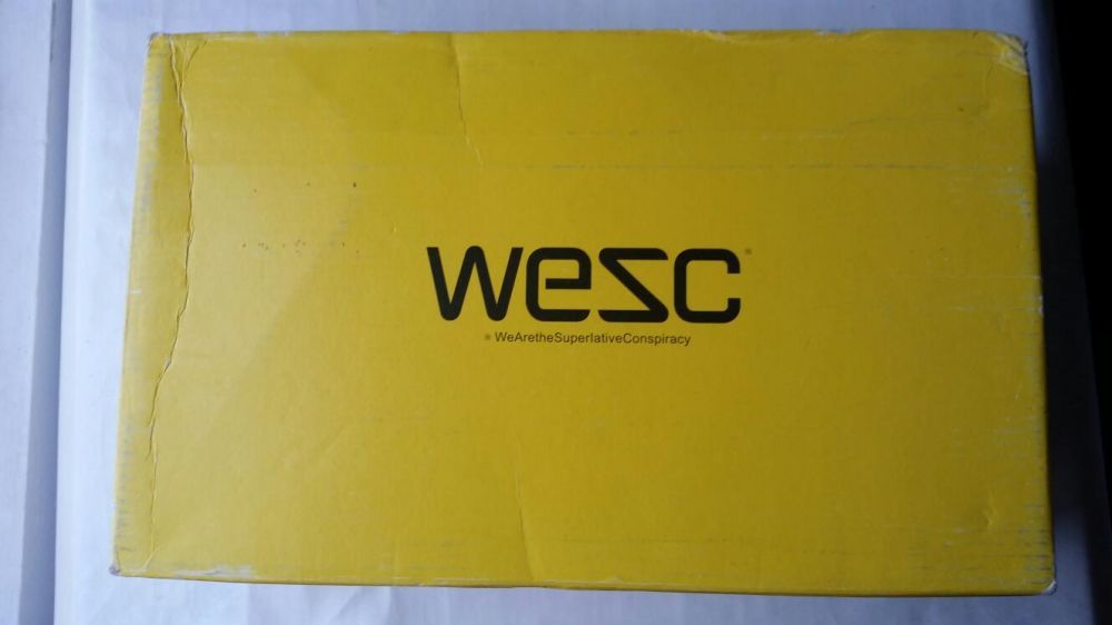 Tenesi dama marca Wesc masura 41 noi.