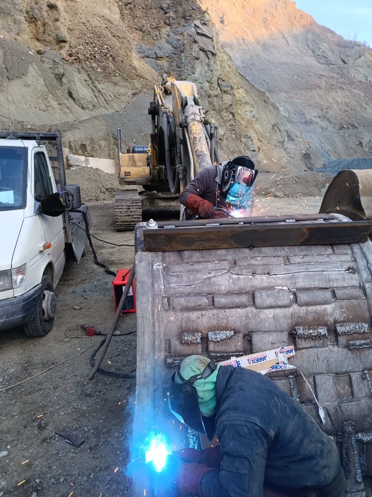 Reparații cupe excavatoare, vole,concasoare,suduri aluminiu.