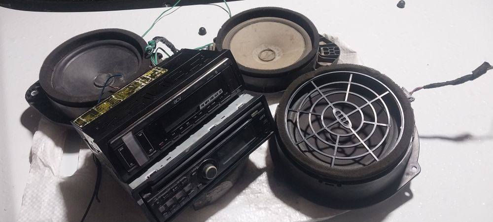 Ассалоумуалейкум,сотилади,усилитель,хорошый,,и мафоны,и колонкй,