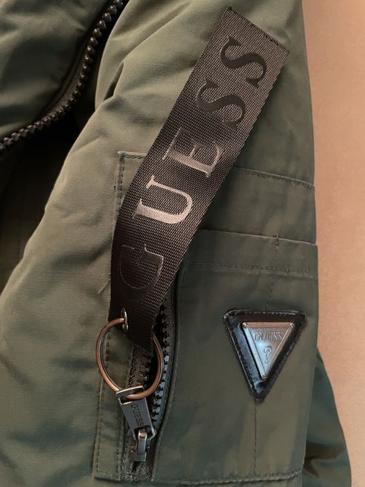 Geacă de iarnă GUESS ca nouă