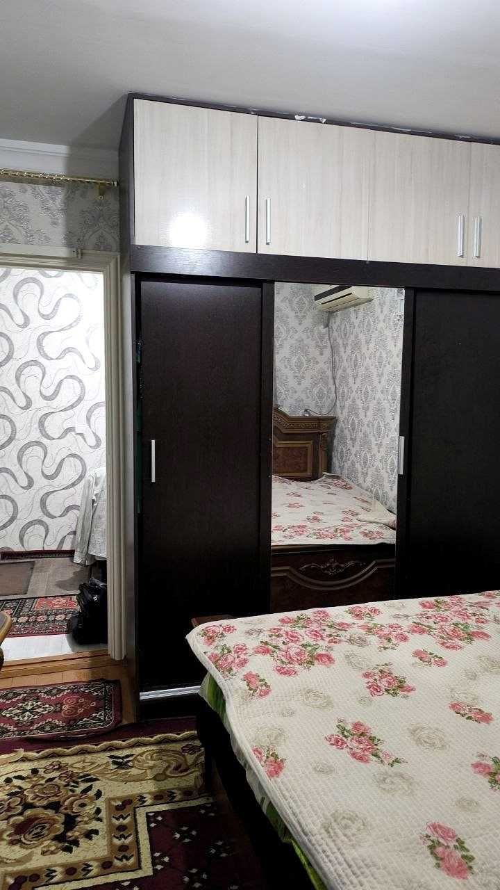 4 xona 5 xonaga o'zgartirilgan kvartira