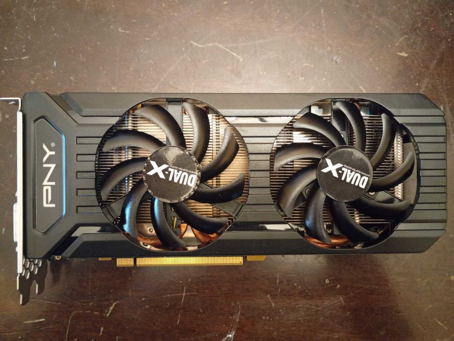 Vand placa video PNY 8 gb (1070) ddr5 pret 800 lei