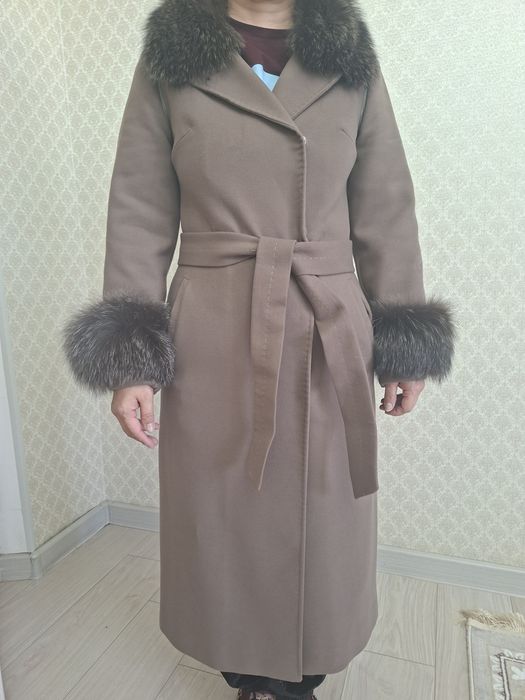 Пальто сатылады. Сыймай қалды сол себепті сатып жатырмын.