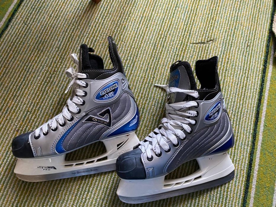 Продам хоккейные коньки