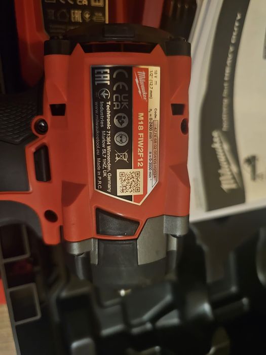 Pistol impact Milwaukee M18FIW2 12, acumulatori+încărcător