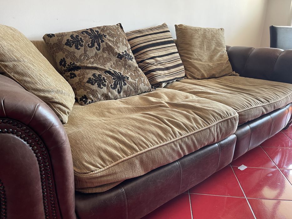 Vand canapea urgent in stare foarte buna