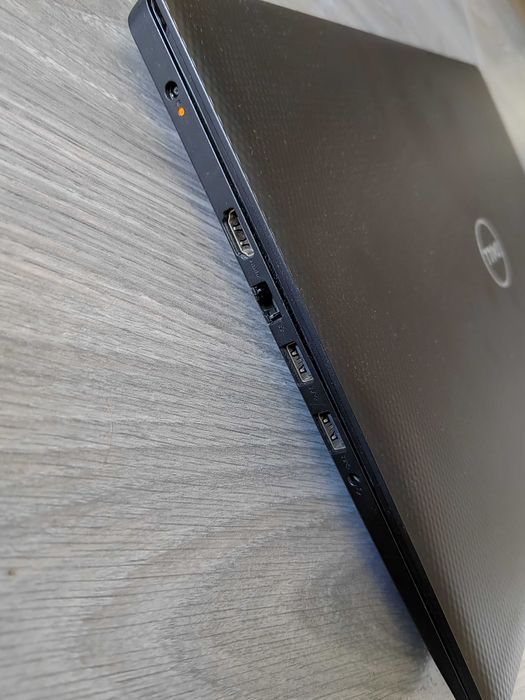 Laptop Dell i5-8265U CPU, 8 GB RAM 240 GB SSD, Win 11 Pro