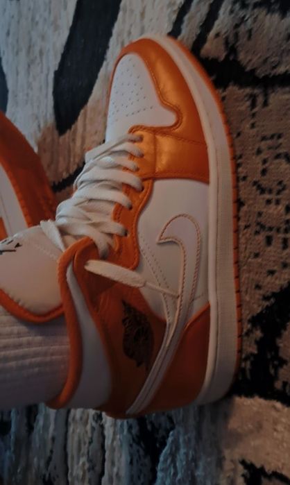 Air Jordan mid SE electro orange mărimea 43