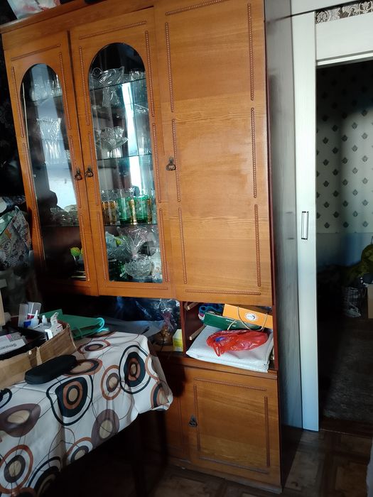 Советский сервант в хорошем состояние