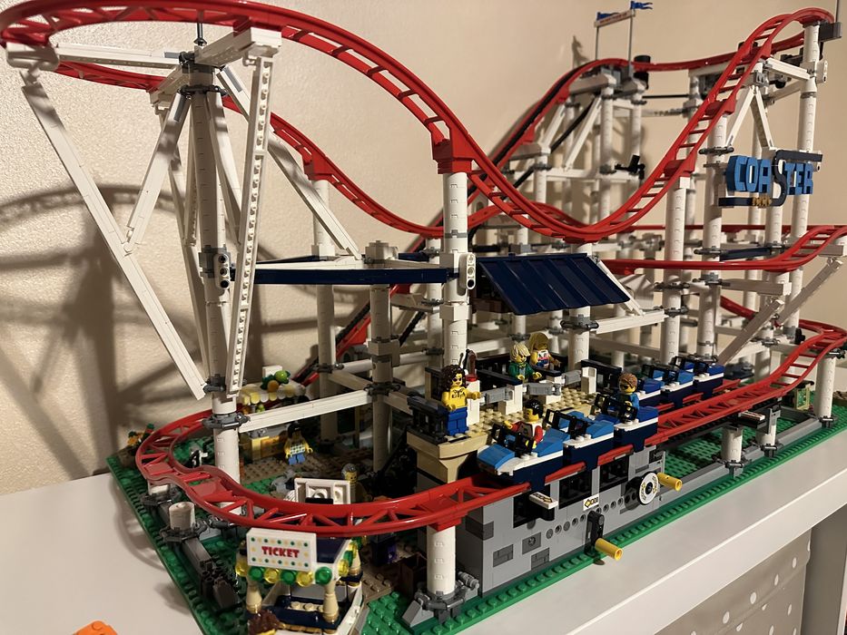 Lego 10261 roller coaster