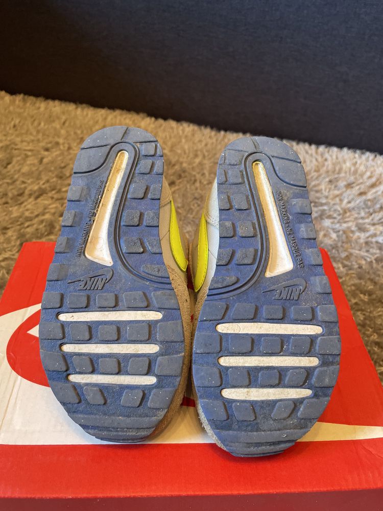 Nike маратонки eur26 15cm uk8,5