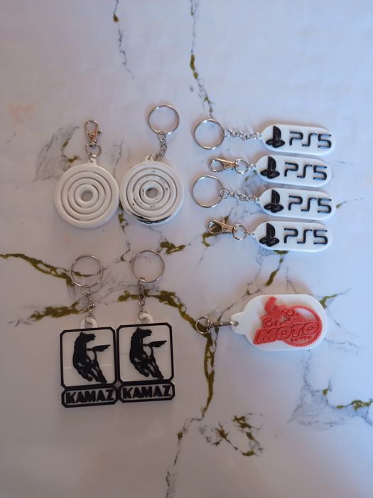 Брелки и дракончики напечатаны на 3д принтере