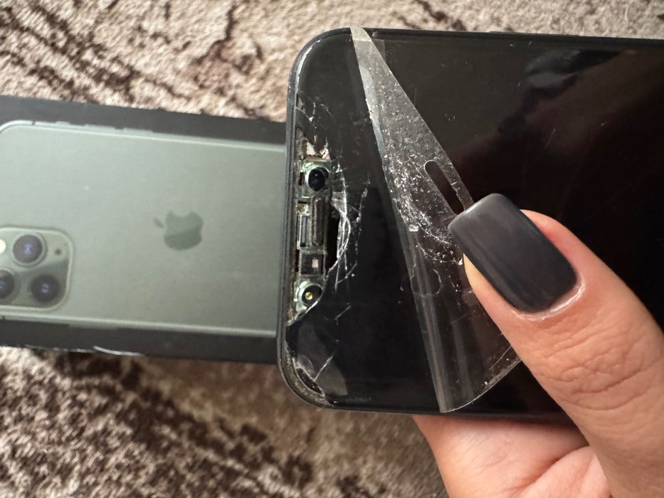 Работещ Iphone 11 PRO с пукнат екран