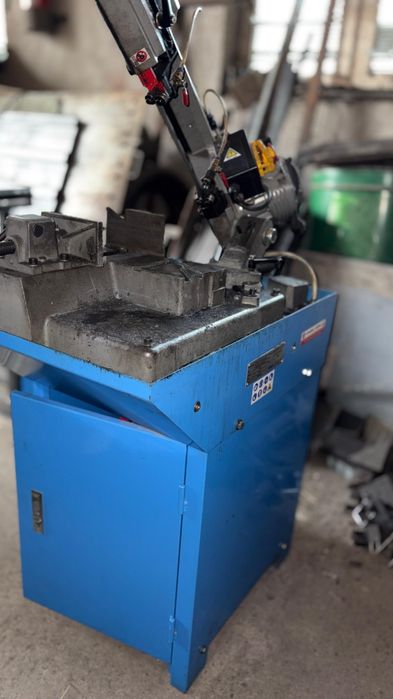 Fierăstrău cu bandă pentru metal