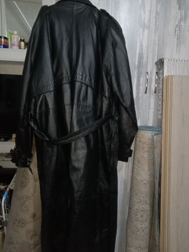 Продам кожаный плащ.