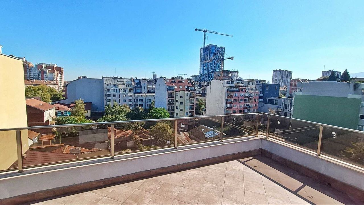Продава се Тристаен апартамент в София, Център - 101 кв.м за 2179 €/кв.м - Снимка #2