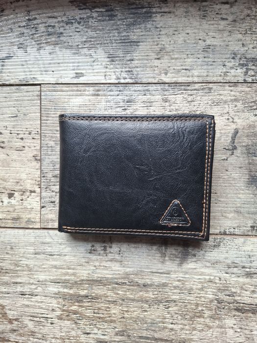 Portofel bărbătesc din piele - elegant și rezistent
Iată un exemplu d