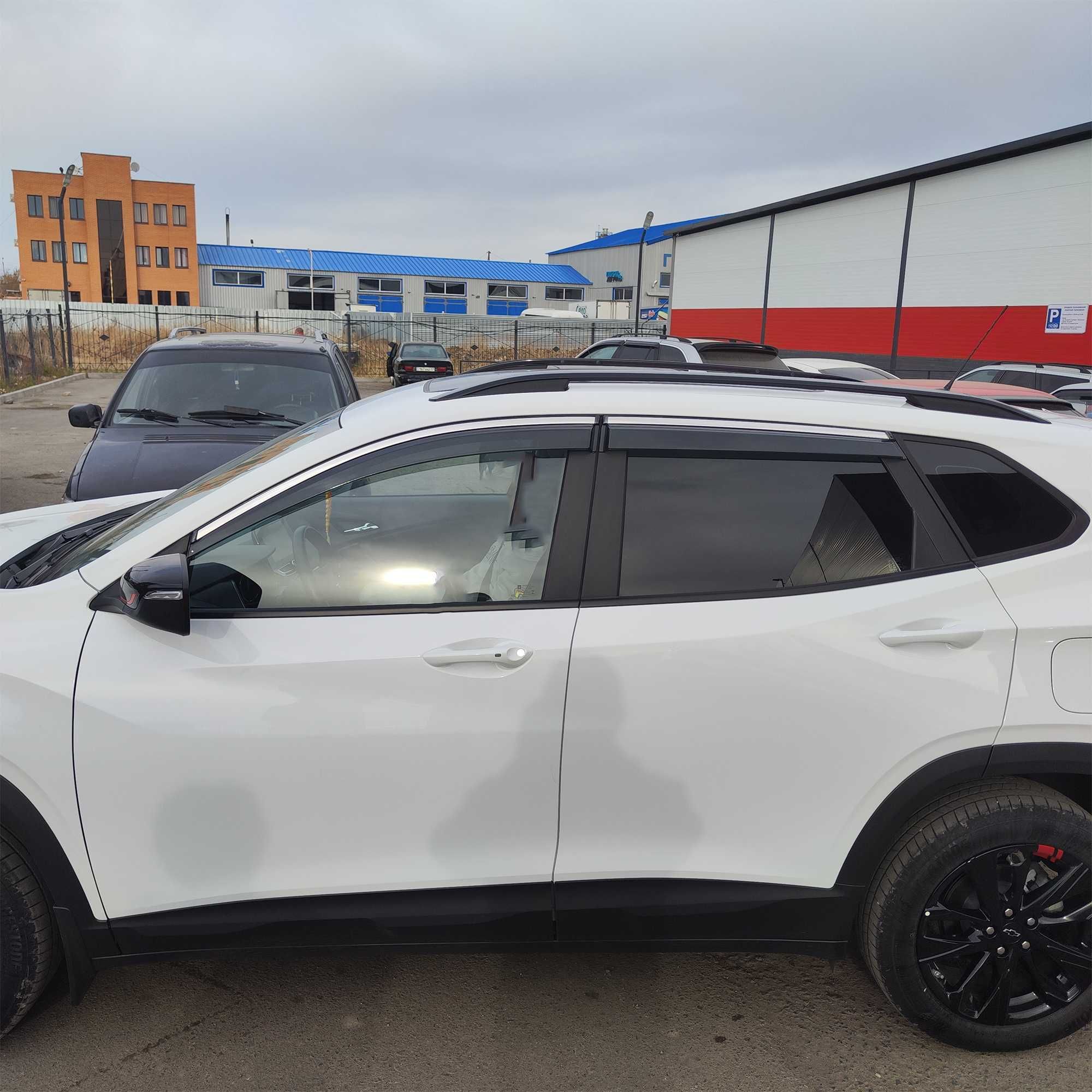 Ветровики Chevrolet Tracker (2019-) Хром молдинг Астана