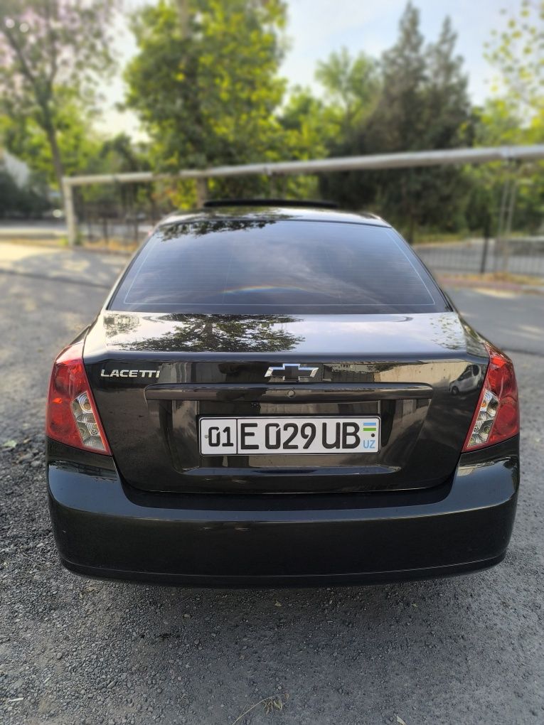 Lacetti gentra srochna sotiladi