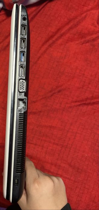 Vand leptop uri 500 lei negociabil,