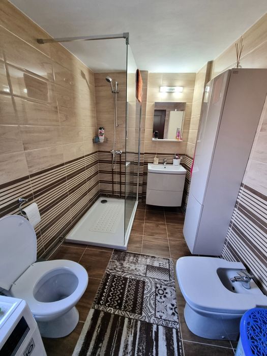 Casă P + Etaj  comuna Lăcusteni