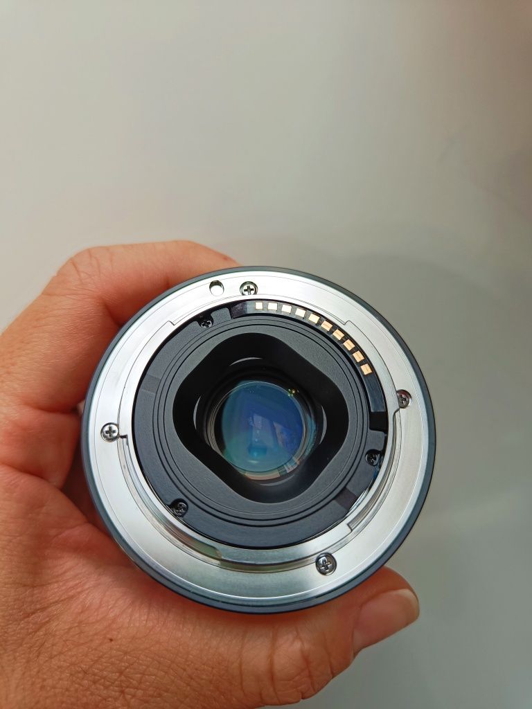 Sony SEL 35mm f/1.8 OSS