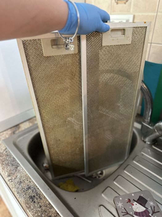 Ofer servicii de curatenie SMM PURE CLEAN