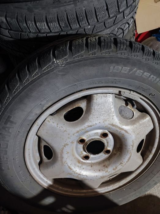 Зимни гуми с железни джанти