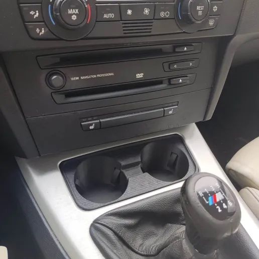 Cupholder за BMW E90 / E91 – поставка за чаши на мястото на пепелника