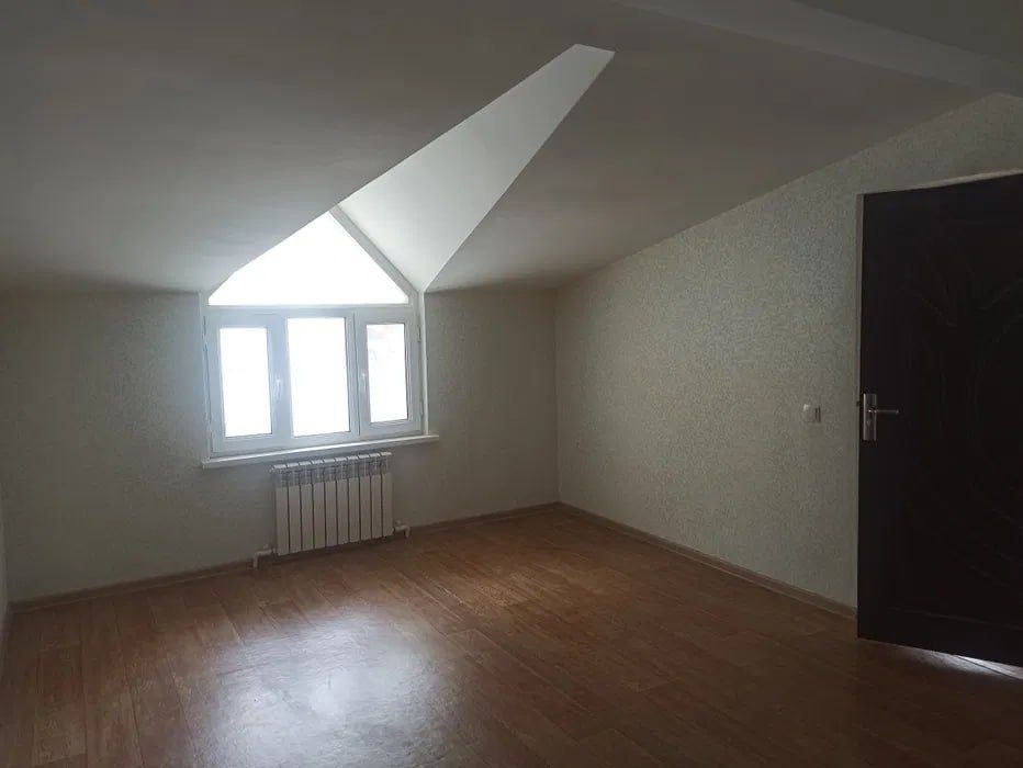 Срочно продается хороший дом с 6 комнотом в Хасанбой 1,5 сотки 120000$