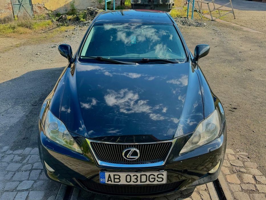 Vând Lexus IS220D