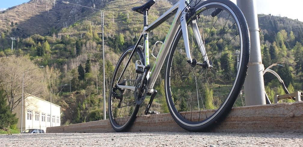 Продам шоссейный велосипед Cannondale