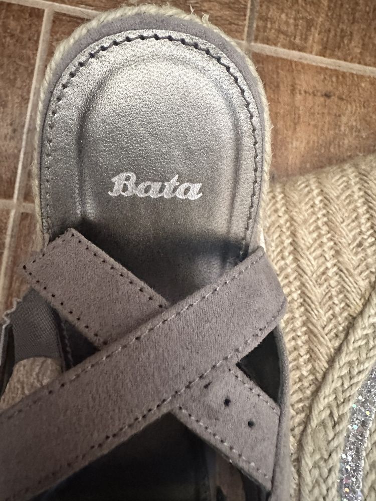 Разкошни сандали на платформа Bata