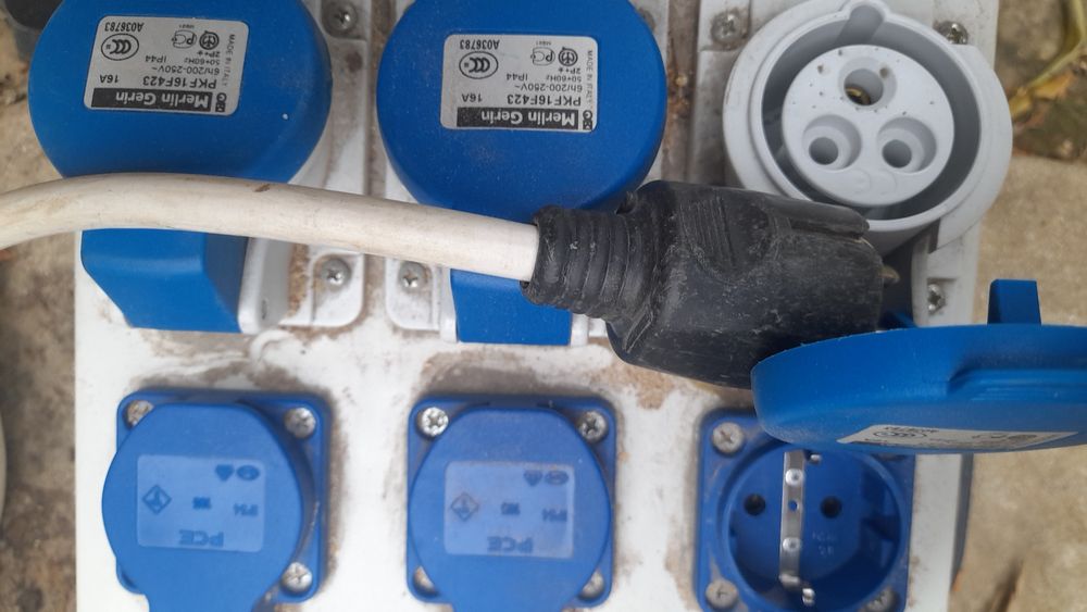 Преносима дефекно токова защита, за работа на открито.